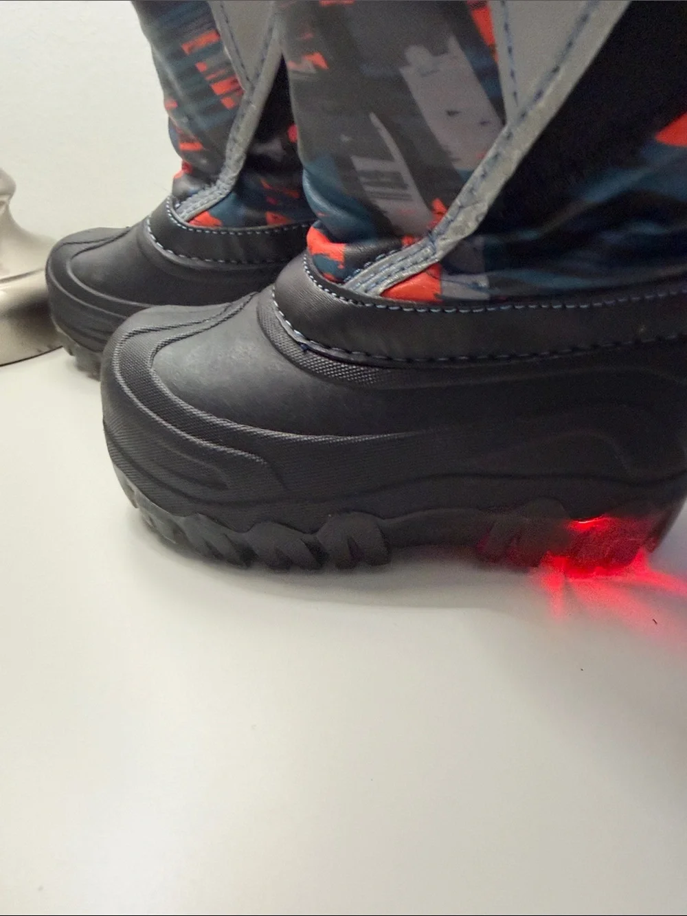 Kids Black and Blue Waterproof Snow Boots with Red Accents SZ 7/8
